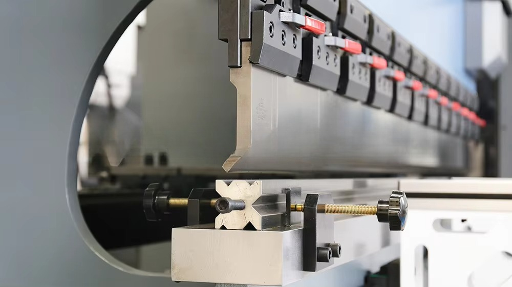 鉄板金属板曲げ機 CNC 63T 160トン 2500mm  - Hydraulic Sheet Metal Bender Press Brake のレビューと価格