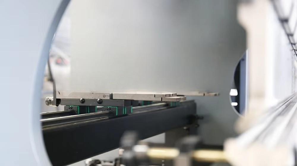 鉄板金属板曲げ機 CNC 63T 160トン 2500mm  - Hydraulic Sheet Metal Bender Press Brake のレビューと価格
