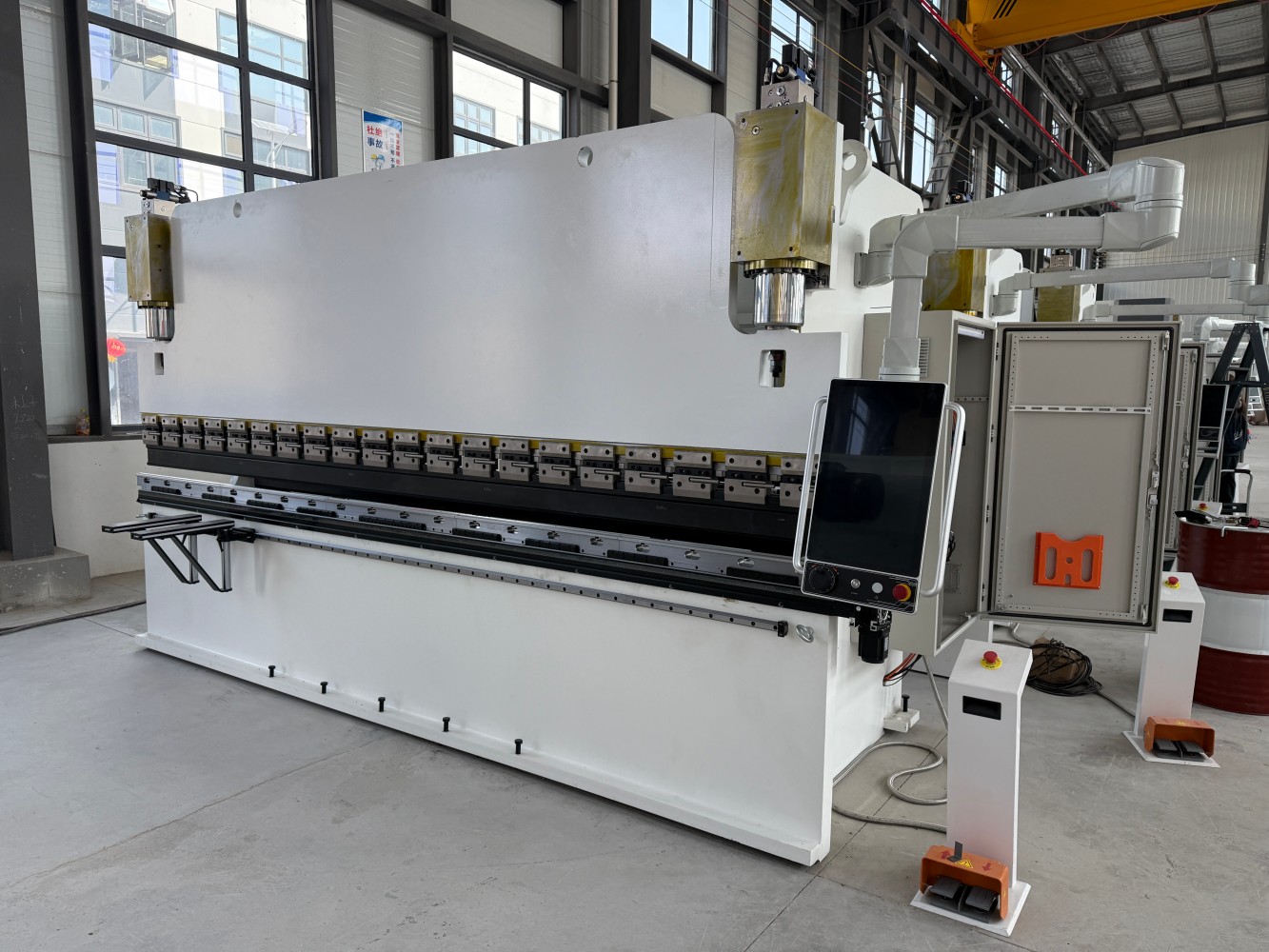 電動油圧プレスブレーキ 2500mm 80トン CNC板金折 - Hydraulic Sheet Metal Bender Press Brake のレビューと価格