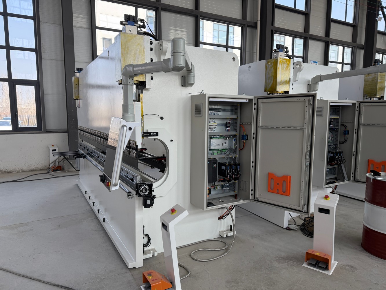電動油圧プレスブレーキ 2500mm 80トン CNC板金折 - Hydraulic Sheet Metal Bender Press Brake のレビューと価格